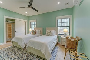 2 bedrooms, desk, iron/ironing board, travel cot