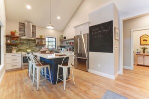 Fridge, microwave, oven, stovetop - Brand new charming cottage next to the pristine sandy beaches of Biddeford Pool
 (Biddeford)