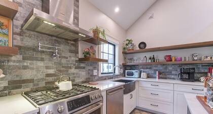 Brand new charming cottage next to the pristine sandy beaches of Biddeford Pool