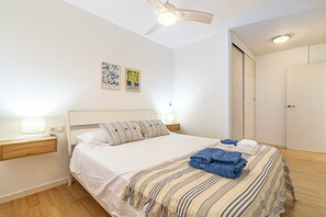 1 habitación, tabla de planchar con plancha, wifi y ropa de cama 