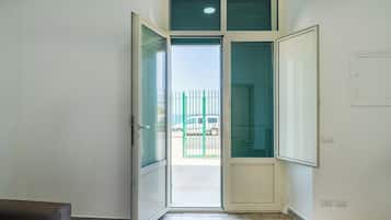 Appartamento, vista mare parziale | Area soggiorno