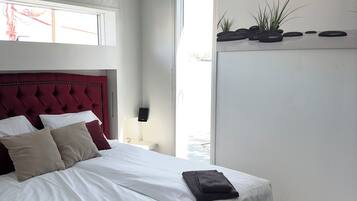 Apartment | Soundproofing, iron/ironing board, free WiFi, bed sheets