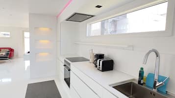 Apartment | Private kitchen | Coffee/tea maker, electric kettle