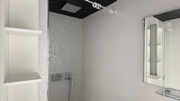 Apartment | Bathroom | Hair dryer, towels, toilet paper