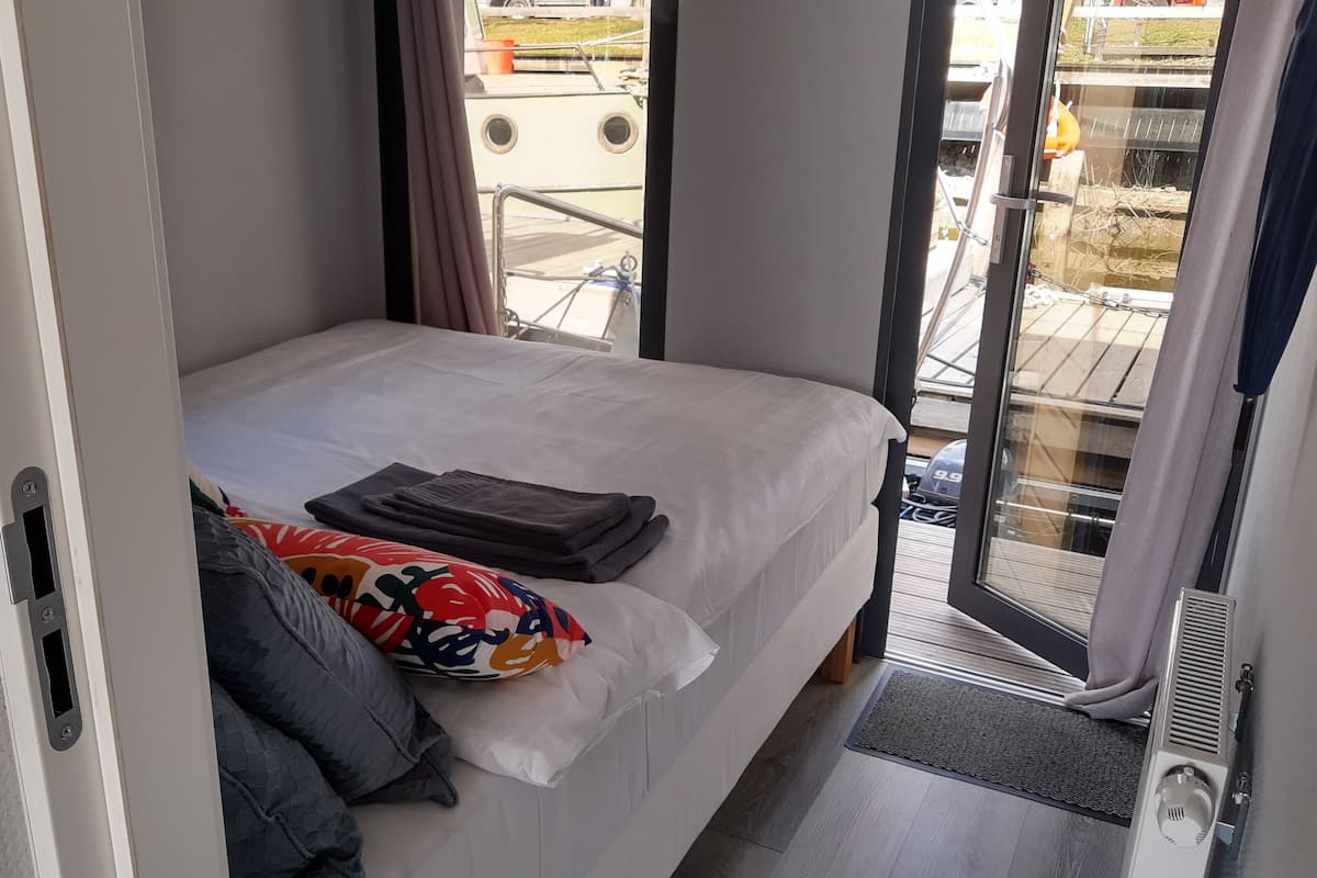 Premium appartement | 2 slaapkamers, geluiddichte muren, een strijkplank/strijkijzer