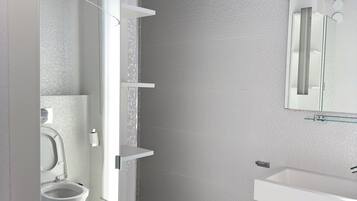 Apartment | Bathroom | Hair dryer, towels, toilet paper