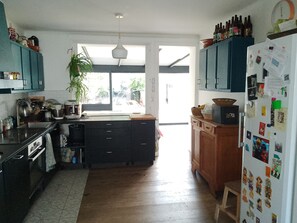 Oven, stovetop, dishwasher - Large, cosy house near the town center (Nantes)