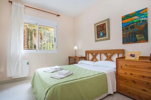 3 عدّة غرف نوم وواي فاي مجانًا وملاءات أسرّة