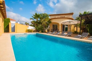 Piscine extérieure