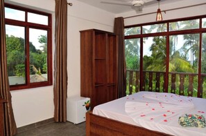 1 dormitorio, tabla de planchar con plancha, wifi y ropa de cama