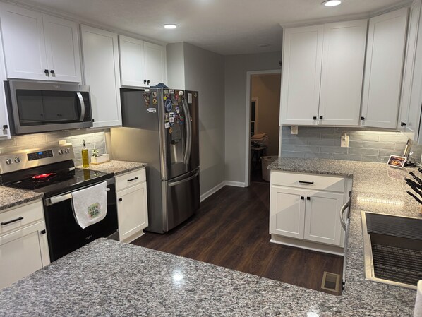 Micro-ondas, fogão, cooktop, lava-louças