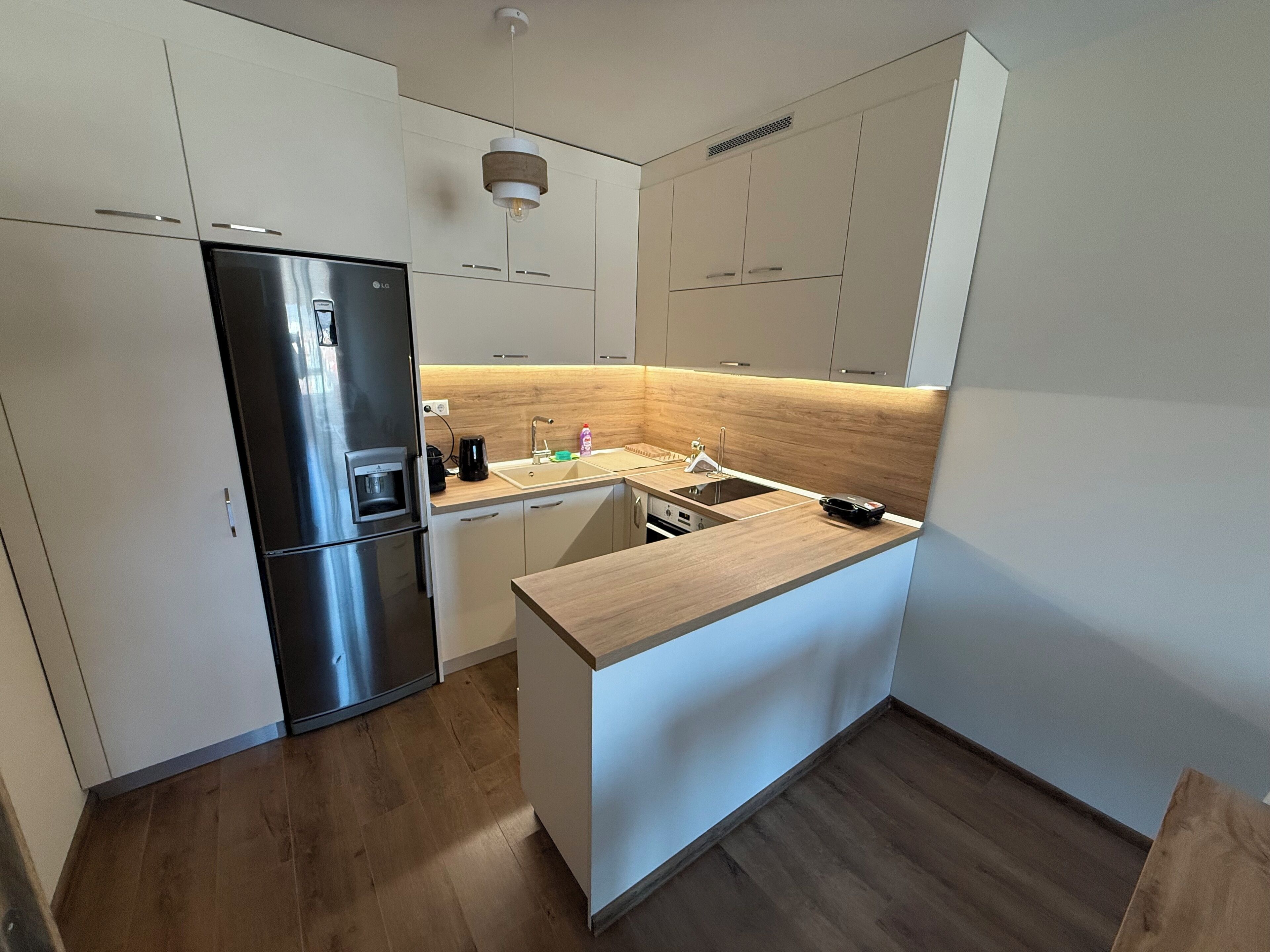 Fridge, microwave, dishwasher, coffee/tea maker