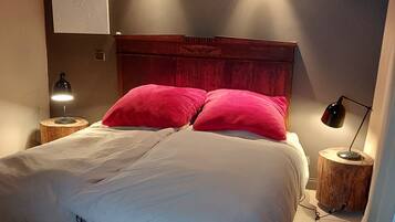 4 bedrooms, iron/ironing board, WiFi