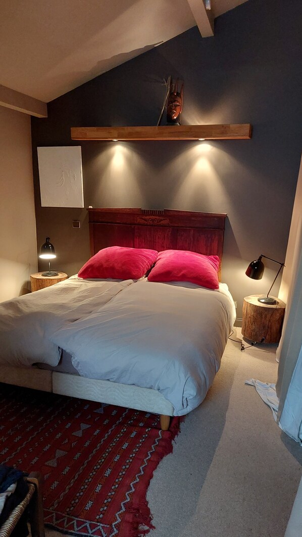 4 bedrooms, iron/ironing board, WiFi