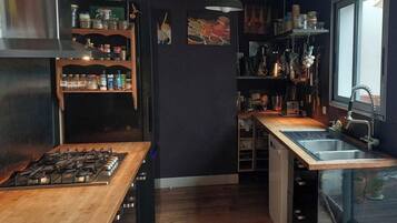 Réfrigérateur, micro-ondes, four, lave-vaisselle