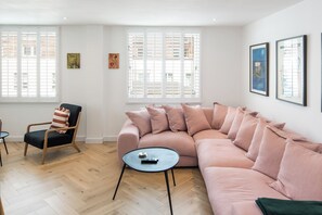 Classic Apartment | Living area