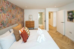 Classic Apartment | 2 bedrooms, iron/ironing board, free WiFi - 2Bed 2Bath Stunning Shoreditch Apartment (London)