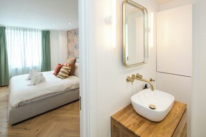 Classic Apartment | 2 bedrooms, iron/ironing board, free WiFi - 2Bed 2Bath Stunning Shoreditch Apartment (London)