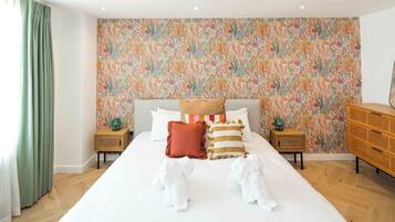 Classic Apartment | 2 bedrooms, iron/ironing board, free WiFi