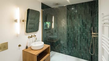 Classic Apartment | Bathroom