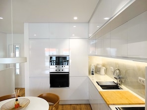 Fridge, microwave, oven, stovetop - CA.Tanoeiros 2 (Funchal)