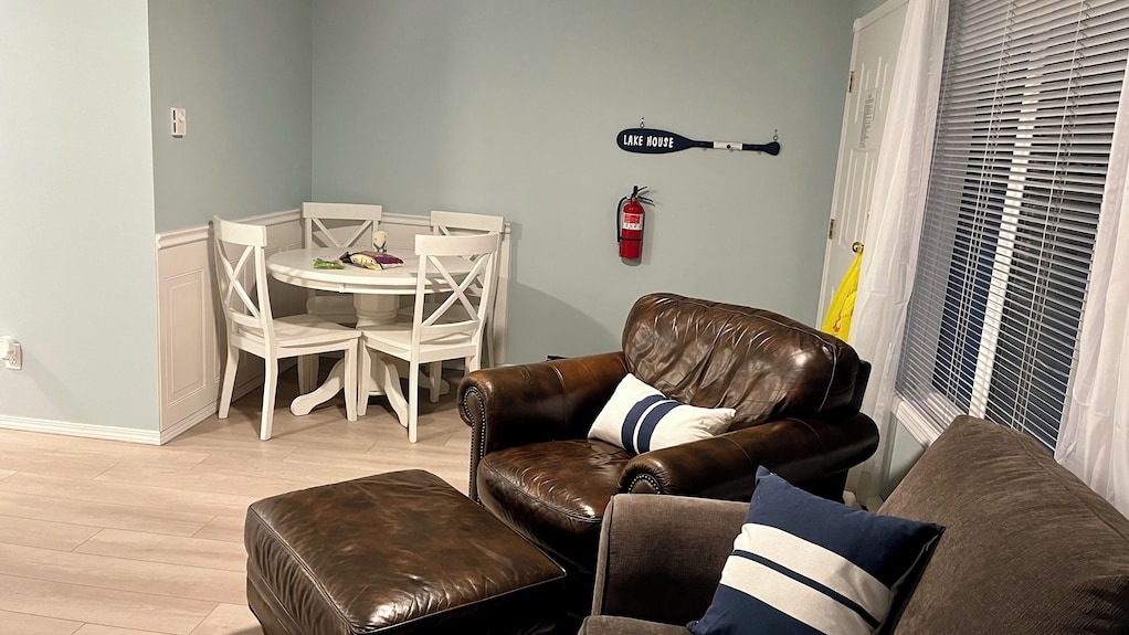 Sicamous Townhouse & Boat Slip. Welcome To The Lake! - Sicamous