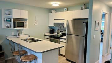 Frigorífic, microones, forn i placa de cuina