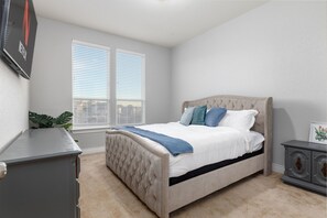 6 chambres, bureau, fer et planche à repasser, lit parapluie