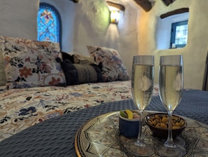 Deluxe Double Room, 1 King Bed, Mountain View | Laptop workspace, free WiFi - Casa Satori (Oria)