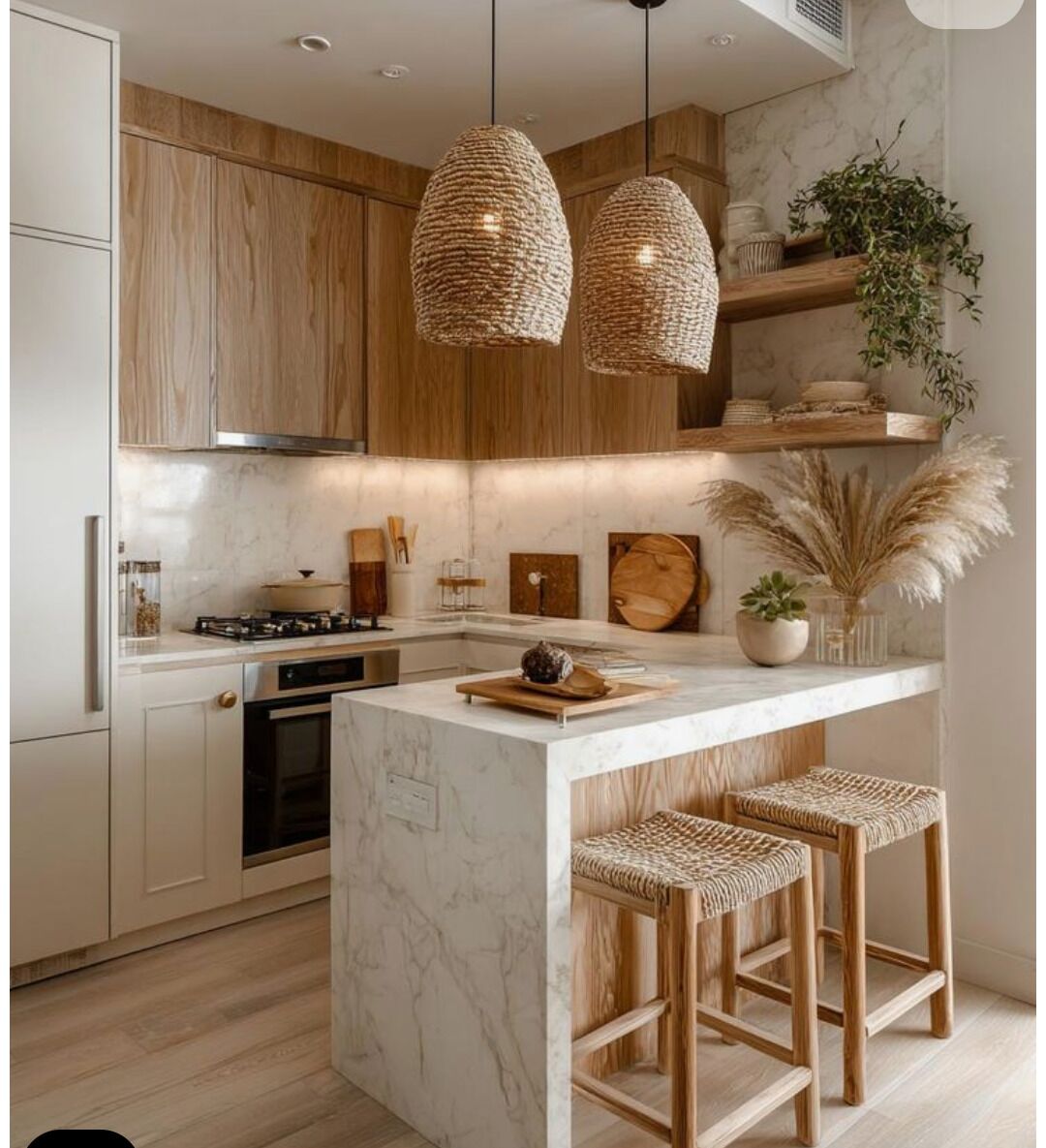 Deluxe appartement | Privékeuken | Een koelkast, een magnetron, een kinderstoel