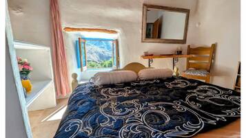 Romantische tweepersoonskamer | Luxe beddengoed, een strijkplank/strijkijzer, babybedden (toeslag)