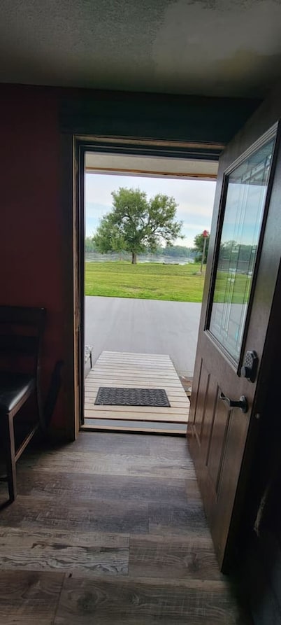 Ant’s Waterfront 2 Bdrm Cabin w/ Best Sunset View!