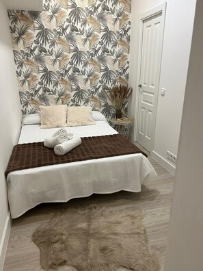 2 chambres, fer et planche à repasser, Wi-Fi, draps fournis