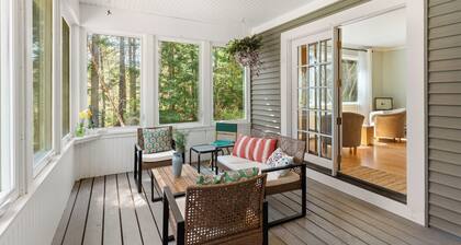 Tranquil View Cottage & Cabin, Pet Friendly with Wifi