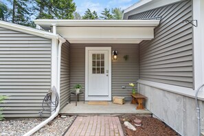Exterior detail - Tranquil View Cottage & Cabin, Pet Friendly with Wifi (Mount Desert)