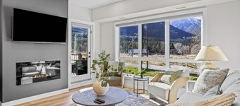 ☀️Rocky Mountain View Retreat |Hot Tub & Pool ☀️