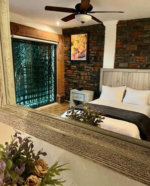 Basic Room, 1 Double Bed, Non Smoking | Free WiFi - HOTEL CASA CARMONA (Querétaro)