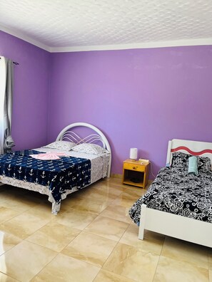 5 bedrooms, WiFi, bed sheets - Adriano & Filomena House  (Santa catarina do fogo)