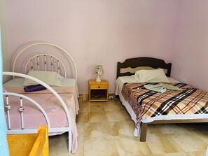5 bedrooms, WiFi, bed sheets