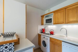 Kühlschrank, Mikrowelle, Ofen, Geschirrspüler