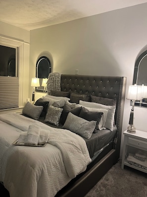 5 chambres, coffres-forts dans les chambres, fer et planche à repasser