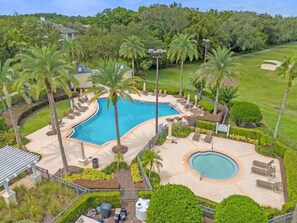 屋外プール、温水プール