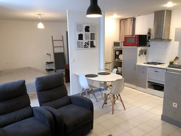 1 bedroom, iron/ironing board, free WiFi, bed sheets