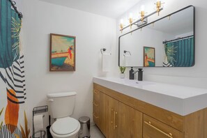 Hair dryer, towels, soap, toilet paper -  1 bedroom fully-furnished SoBe Gem!!  (Miami Beach)