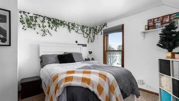 4 bedrooms, WiFi, bed sheets