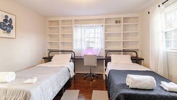 6 bedrooms, desk, iron/ironing board, WiFi