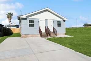 Exterior - Charming 3-bedroom house in vibrant New Orleans with WiFi, AC & Large Back Yard (New Orleans)