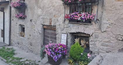 STABLES SUITE with one freestanding bath
typical Trentino charming style