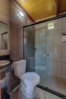 Family Apartment, Garden View | Bathroom | Free toiletries, towels, toilet paper