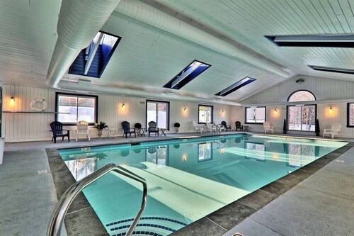 3BR/2BA, Ski in/out from A/B lift, pool & hot tub